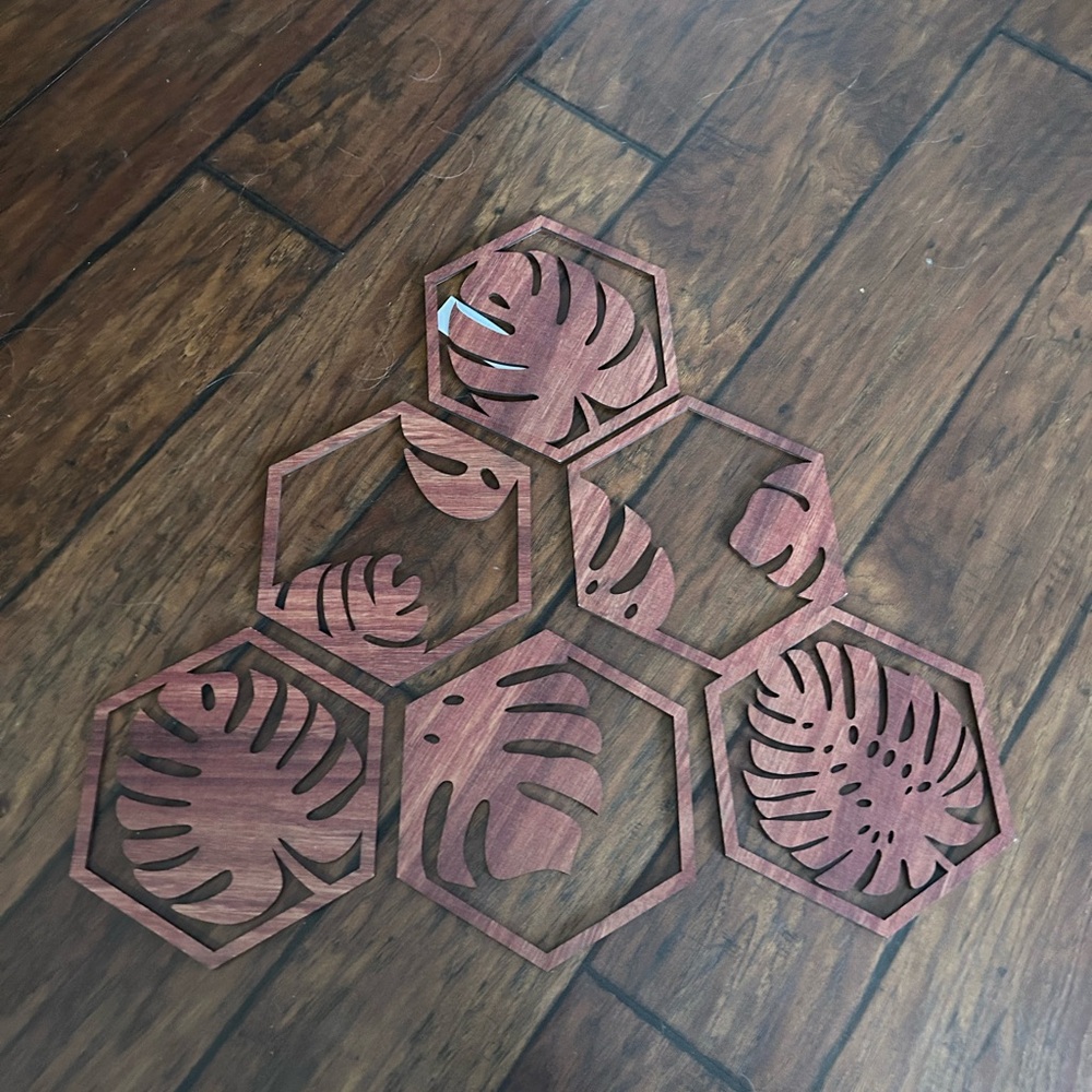Monstera Leaves Honeycomb Wood Decor